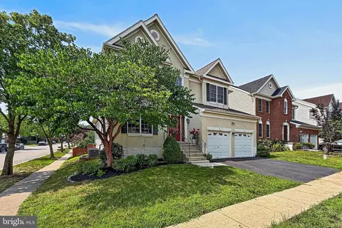 Exterior - 42655 Harris St, Chantilly, VA 20152 photo 3 of 16