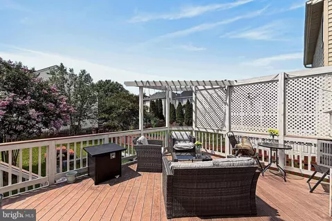 Exterior - 42655 Harris St, Chantilly, VA 20152 photo 6 of 16