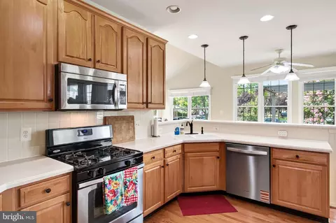 Kitchen - 42655 Harris St, Chantilly, VA 20152 photo 5 of 5