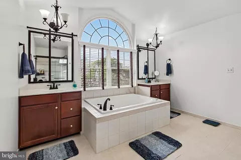 Bath - 42655 Harris St, Chantilly, VA 20152 photo 2 of 4