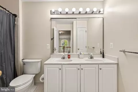Bath - 42655 Harris St, Chantilly, VA 20152 photo 3 of 4