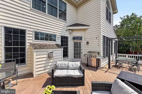 Exterior - 42655 Harris St, Chantilly, VA 20152 photo 8 of 16