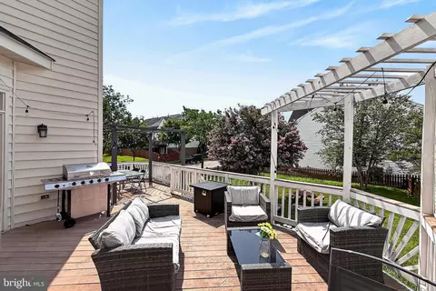 Exterior - 42655 Harris St, Chantilly, VA 20152 photo 7 of 16