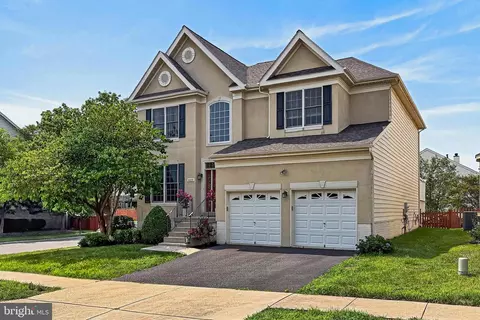 Exterior - 42655 Harris St, Chantilly, VA 20152 photo 2 of 16