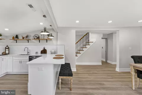 Entry Way - 33960 Welbourne Rd, Upperville, VA 20184 photo 3 of 11