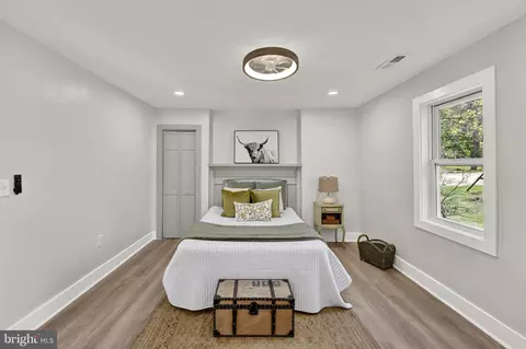 Bedroom - 33960 Welbourne Rd, Upperville, VA 20184 photo 2 of 2
