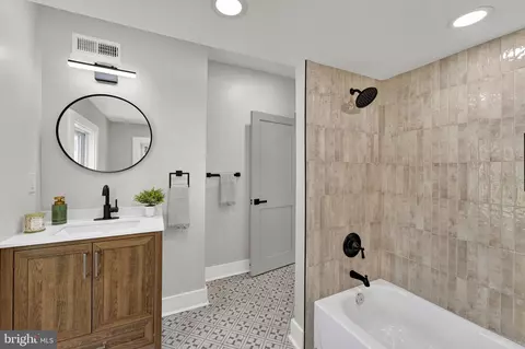 Bath - 33960 Welbourne Rd, Upperville, VA 20184 photo 1 of 1