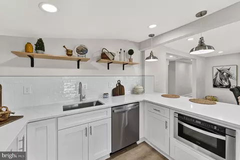 Kitchen - 33960 Welbourne Rd, Upperville, VA 20184 photo 3 of 6