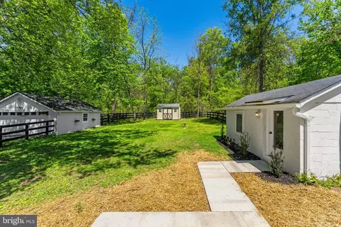 Exterior - 33960 Welbourne Rd, Upperville, VA 20184 photo 8 of 11