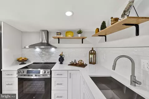 Kitchen - 33960 Welbourne Rd, Upperville, VA 20184 photo 4 of 6
