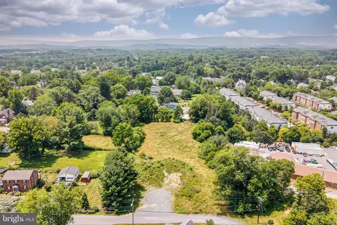Hall Avenue N, Purcellville, VA 20132