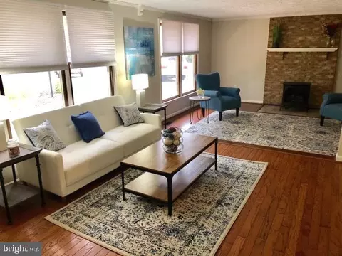 Living - 16119 Hampton Rd, Hamilton, VA 20158 photo 1 of 3