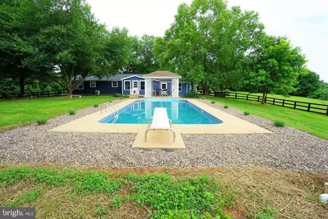 Exterior - 16119 Hampton Rd, Hamilton, VA 20158 photo 8 of 13