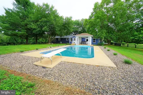 Exterior - 16119 Hampton Rd, Hamilton, VA 20158 photo 9 of 13