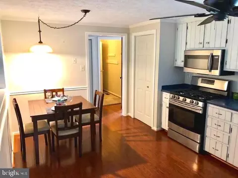 Kitchen - 16119 Hampton Rd, Hamilton, VA 20158 photo 2 of 2