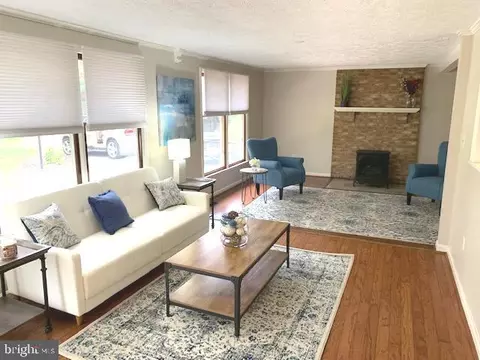 Living - 16119 Hampton Rd, Hamilton, VA 20158 photo 2 of 3