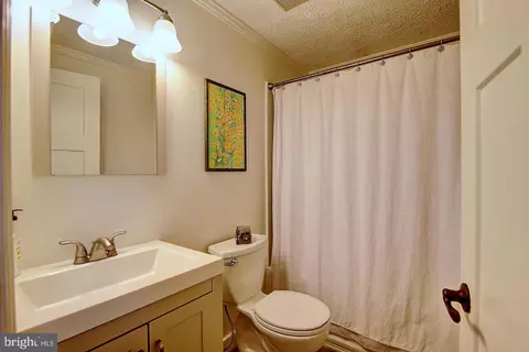 Bath - 16119 Hampton Rd, Hamilton, VA 20158 photo 2 of 2