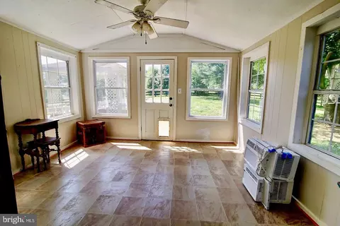 Exterior - 16119 Hampton Rd, Hamilton, VA 20158 photo 4 of 13