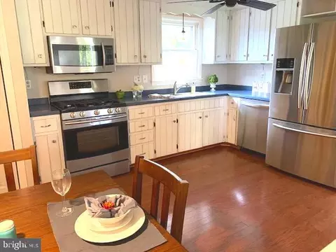 Kitchen - 16119 Hampton Rd, Hamilton, VA 20158 photo 1 of 2