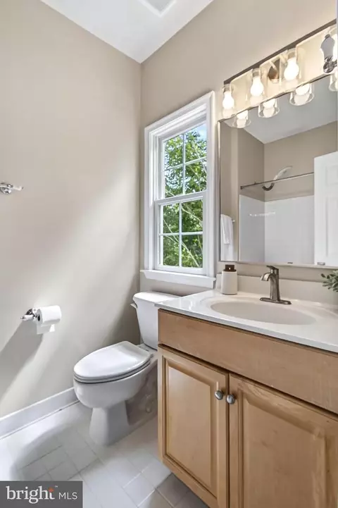 Bath - 42774 Glenside Dr, Brambleton, VA 20148 photo 3 of 5