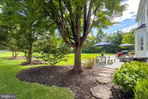 Exterior - 42774 Glenside Dr, Brambleton, VA 20148 photo 2 of 3