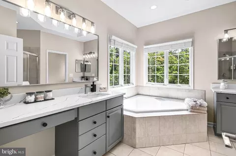 Bath - 42774 Glenside Dr, Brambleton, VA 20148 photo 1 of 5