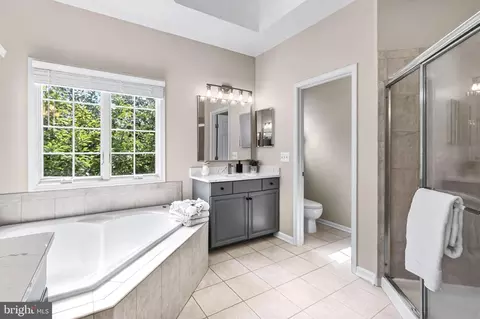 Bath - 42774 Glenside Dr, Brambleton, VA 20148 photo 2 of 5