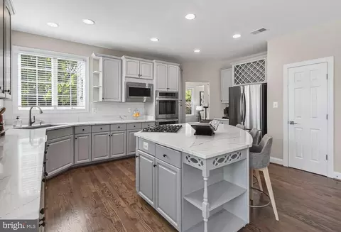 Kitchen - 42774 Glenside Dr, Brambleton, VA 20148 photo 3 of 4