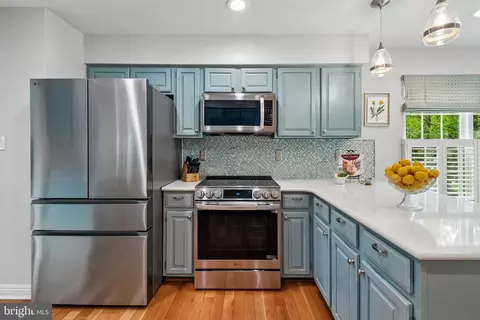 Kitchen - 43498 Blacksmith Sq, Ashburn, VA 20147 photo 2 of 4