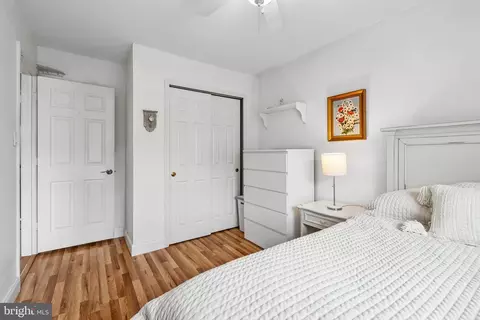 Bedroom - 43498 Blacksmith Sq, Ashburn, VA 20147 photo 4 of 6