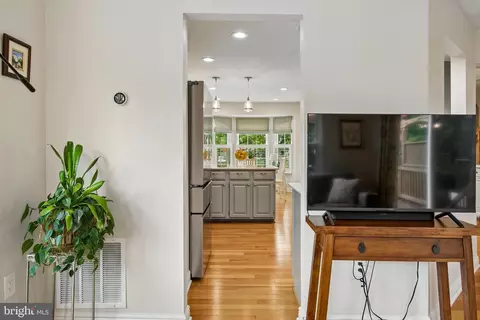 Entry Way - 43498 Blacksmith Sq, Ashburn, VA 20147 photo 4 of 5