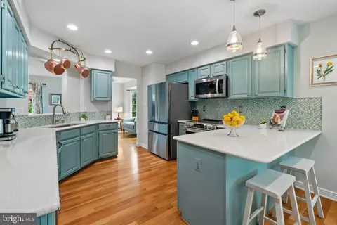Kitchen - 43498 Blacksmith Sq, Ashburn, VA 20147 photo 3 of 4