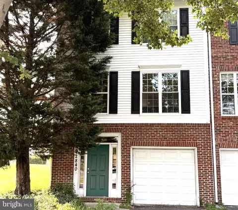 42840 Golf View Dr, Chantilly, VA 20152