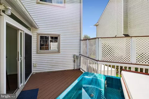 Exterior - 20547 Ringold Dr, Ashburn, VA 20147 photo 12 of 26