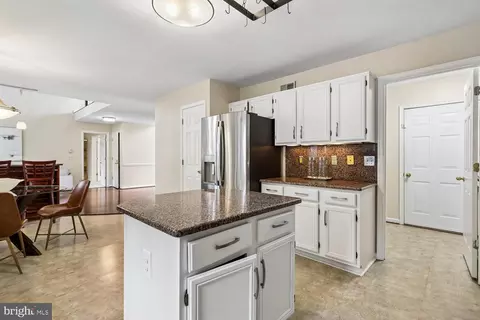 Kitchen - 20547 Ringold Dr, Ashburn, VA 20147 photo 3 of 8