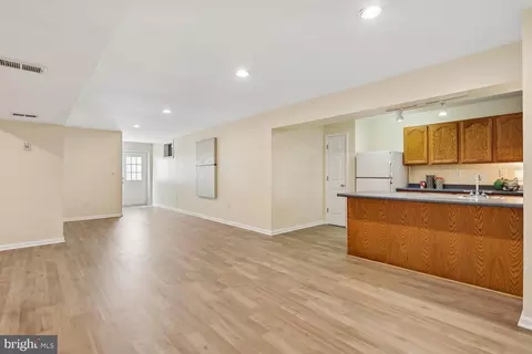 Living - 20547 Ringold Dr, Ashburn, VA 20147 photo 4 of 4