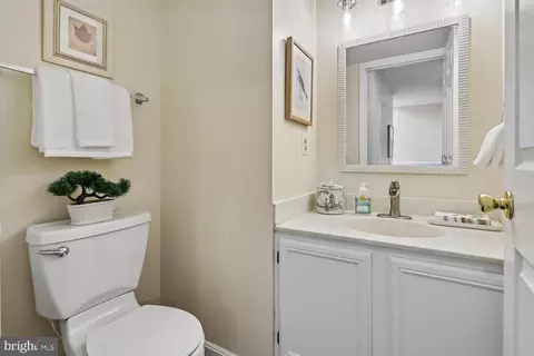 Bath - 20547 Ringold Dr, Ashburn, VA 20147 photo 1 of 10