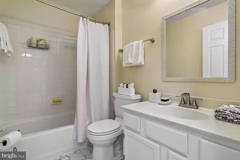 Bath - 20547 Ringold Dr, Ashburn, VA 20147 photo 8 of 10