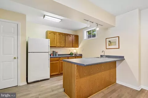 Kitchen - 20547 Ringold Dr, Ashburn, VA 20147 photo 8 of 8