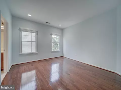Bedroom - 43320 Barnstead Dr, Ashburn, VA 20148 photo 9 of 16