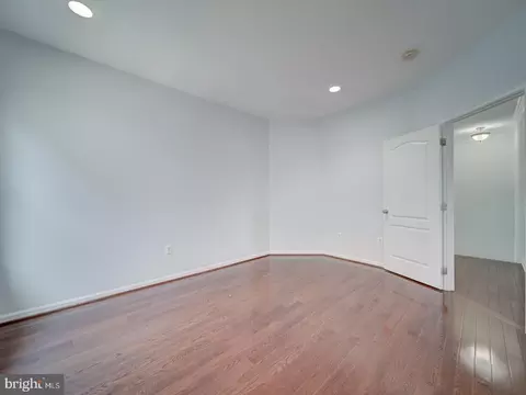 Bedroom - 43320 Barnstead Dr, Ashburn, VA 20148 photo 12 of 16