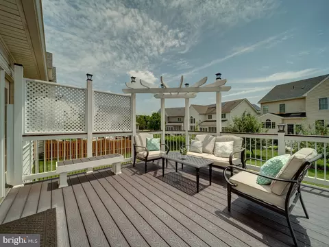 Exterior - 43320 Barnstead Dr, Ashburn, VA 20148 photo 7 of 7