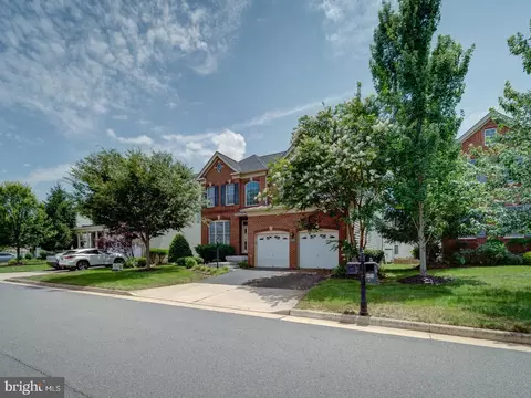Exterior - 43320 Barnstead Dr, Ashburn, VA 20148 photo 2 of 7