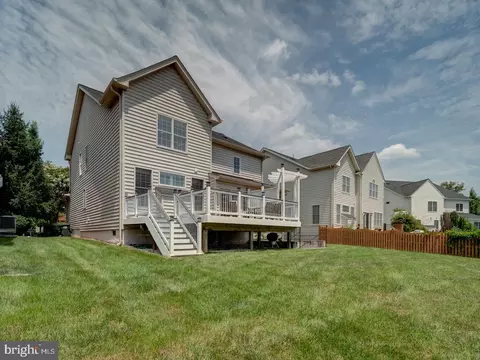 Exterior - 43320 Barnstead Dr, Ashburn, VA 20148 photo 4 of 7