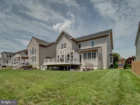 Exterior - 43320 Barnstead Dr, Ashburn, VA 20148 photo 6 of 7
