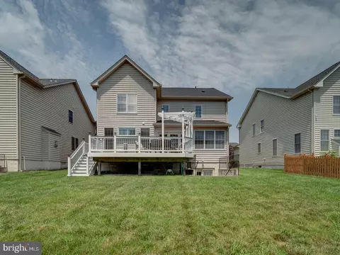 Exterior - 43320 Barnstead Dr, Ashburn, VA 20148 photo 5 of 7