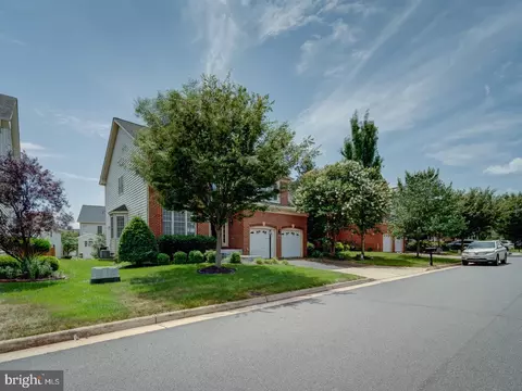 Exterior - 43320 Barnstead Dr, Ashburn, VA 20148 photo 3 of 7