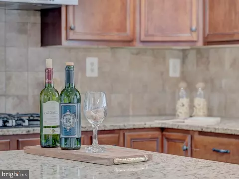 Kitchen - 43320 Barnstead Dr, Ashburn, VA 20148 photo 8 of 10