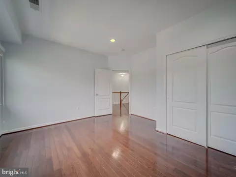 Bedroom - 43320 Barnstead Dr, Ashburn, VA 20148 photo 14 of 16
