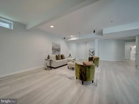 Living - 43320 Barnstead Dr, Ashburn, VA 20148 photo 14 of 14